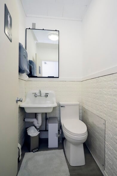 More Photos Of 597 Dartmouth St, Dartmouth Office For Sale