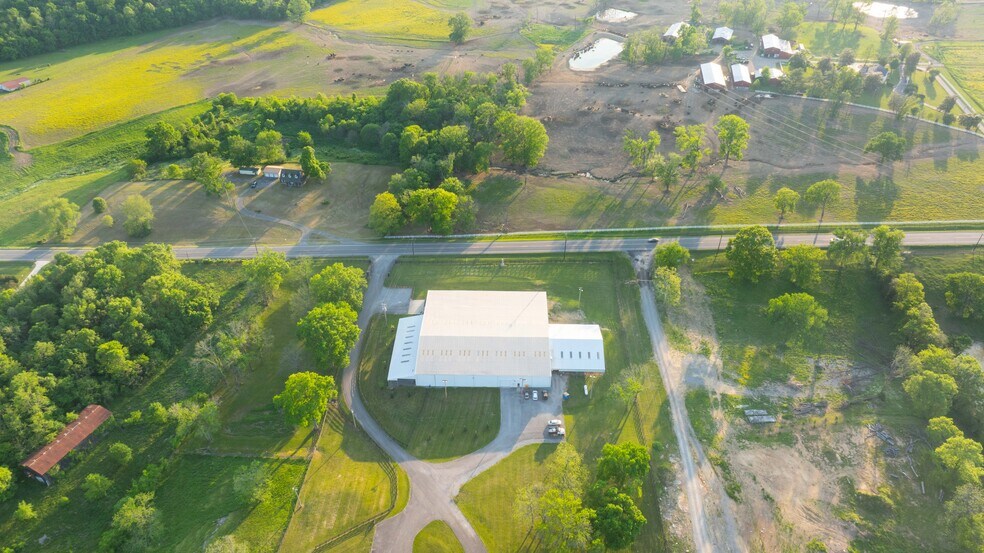 More Photos Of 5830 Highway 231 S, Castalian Springs Showroom For Sale