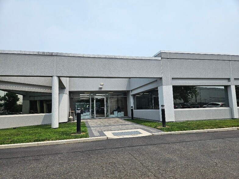 More Photos Of 877 Stewart Ave, Garden City Medical For Sale