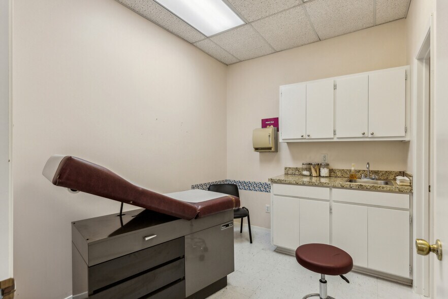 More Photos Of 912 Wright St, Arlington Medical For Sale