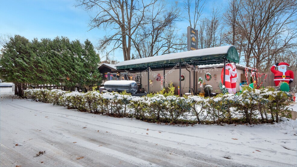 More Photos Of 12227-12229 Seymour Rd, Grass Lake Restaurant For Sale