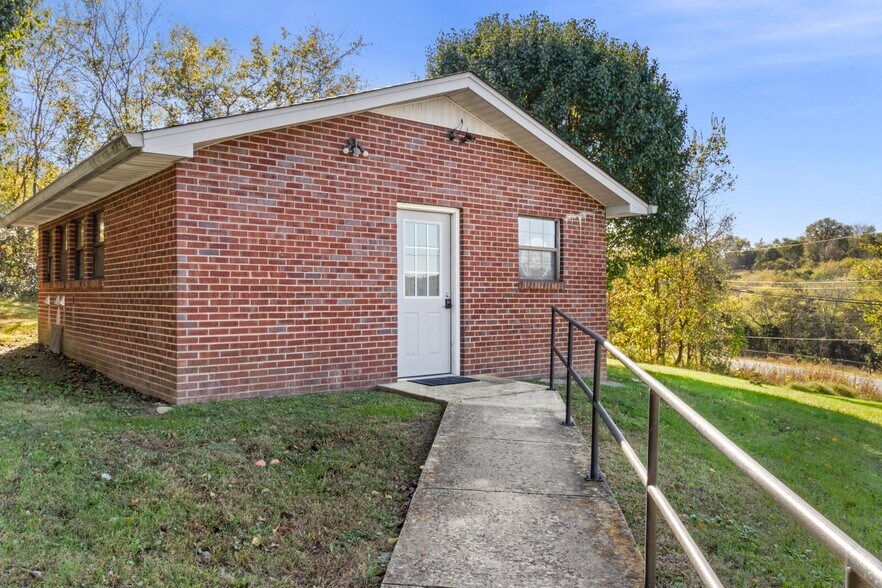 More Photos Of 100 S Ridge Dr, Woodbury Apartments For Sale