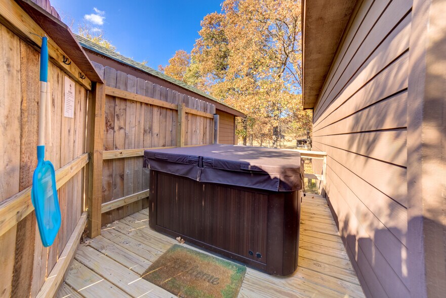 More Photos Of 446724 E 390 Rd, Langley Hotel For Sale