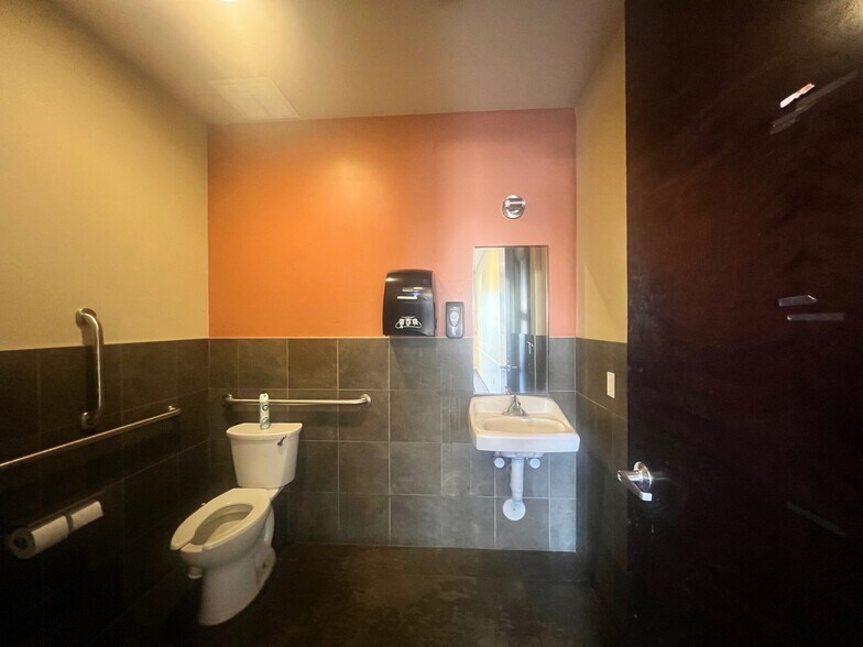 More Photos Of 10750 W McDowell Rd, Avondale Medical For Lease