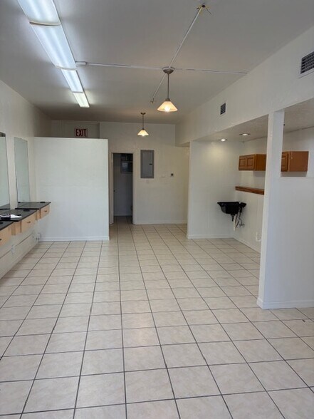 More Photos Of 4330 101st St W, Bradenton General Retail For Lease