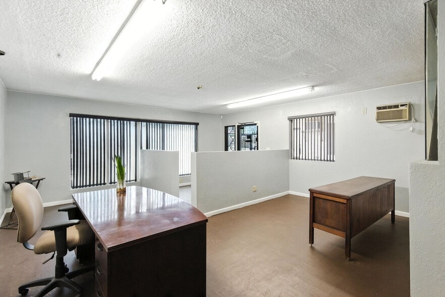 More Photos Of 5332 Beverly Blvd, Los Angeles Office Residential For Sale