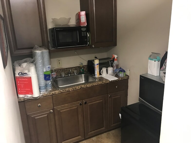 More Photos Of 6315 Presidential Ct, Fort Myers Office For Lease