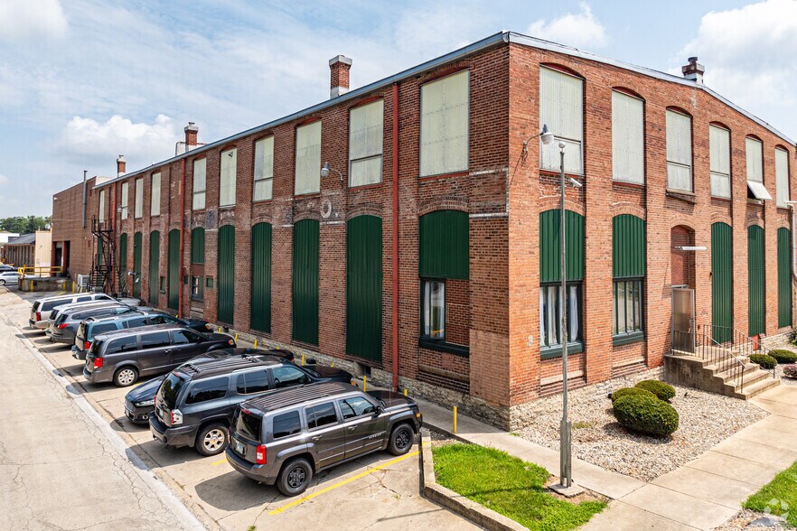 More Photos Of 1625 E Duane Blvd, Kankakee Manufacturing For Lease