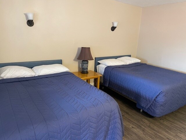 More Photos Of 126 Spruce St E, Ilwaco Hospitality For Sale