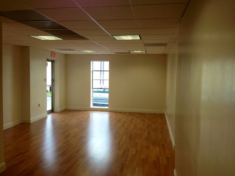 More Photos Of 16021 Industrial Dr, Gaithersburg Flex For Lease