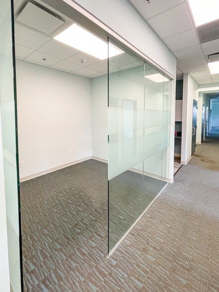More Photos Of 295 Seven Farms Dr, Daniel Island Office For Lease
