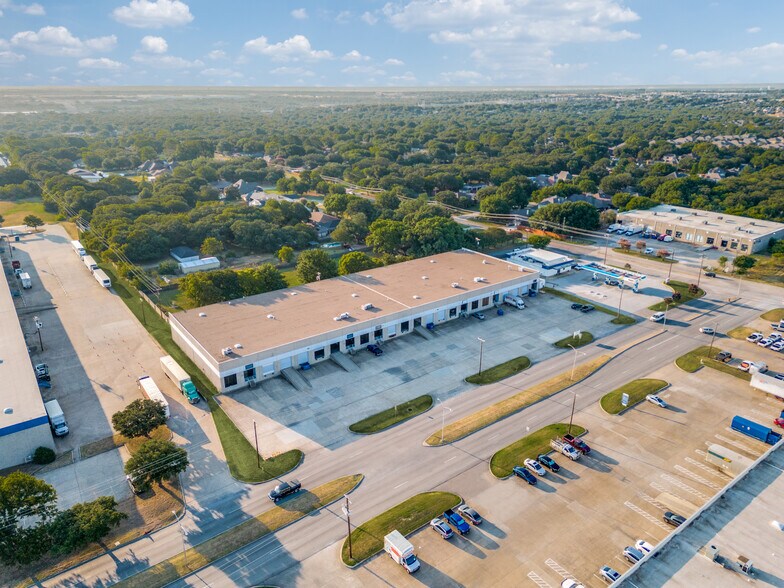 More Photos Of 1922-1938 N Great Southwest Pky, Grand Prairie Distribution For Lease