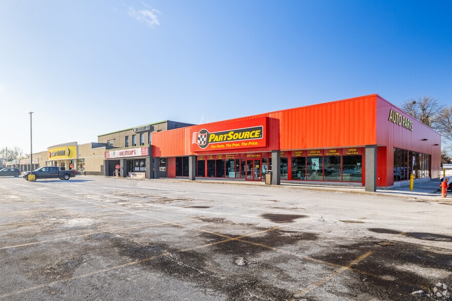 Primary Photo Of 1508-1518 Merivale Rd, Nepean Storefront For Lease