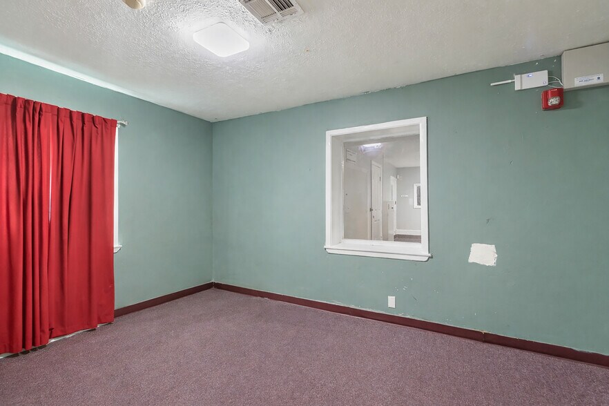 More Photos Of 827 Casey St, Channelview Flex For Sale