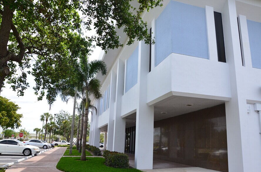 More Photos Of 3200 N University Dr, Coral Springs Office For Lease