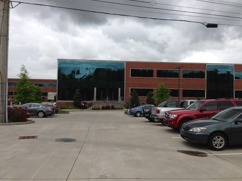 More Photos Of 1301 Riverfront Pkwy, Chattanooga Office For Lease