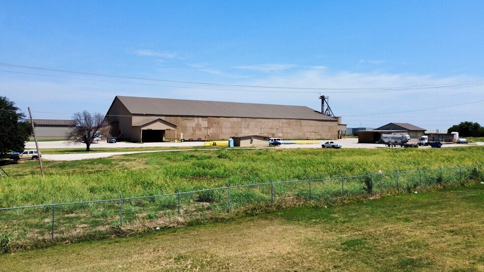 More Photos Of 3800 Deen Rd, Fort Worth Warehouse For Sale