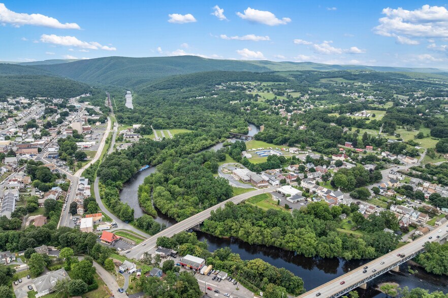 More Photos Of 500 Bridge St, Weissport Restaurant For Sale