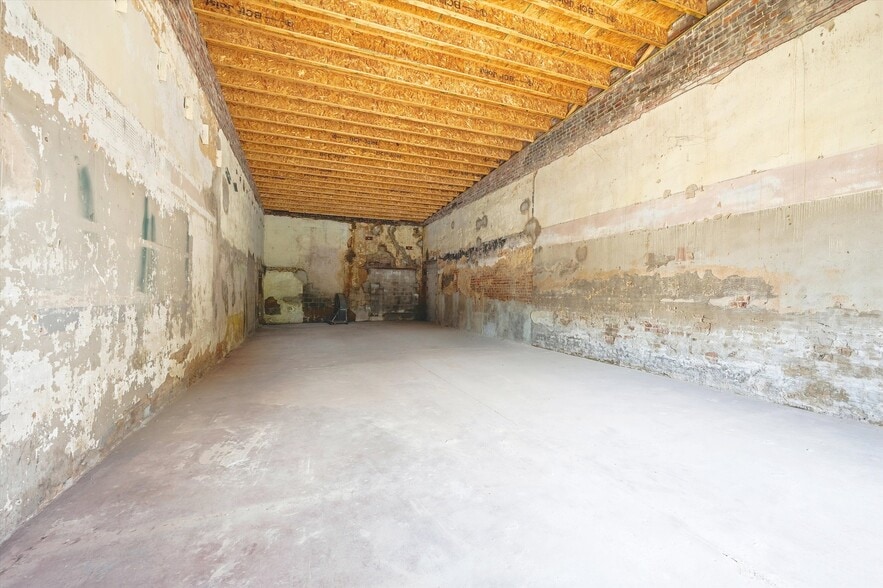 More Photos Of 613 S Armstrong Ave, Denison Warehouse For Sale