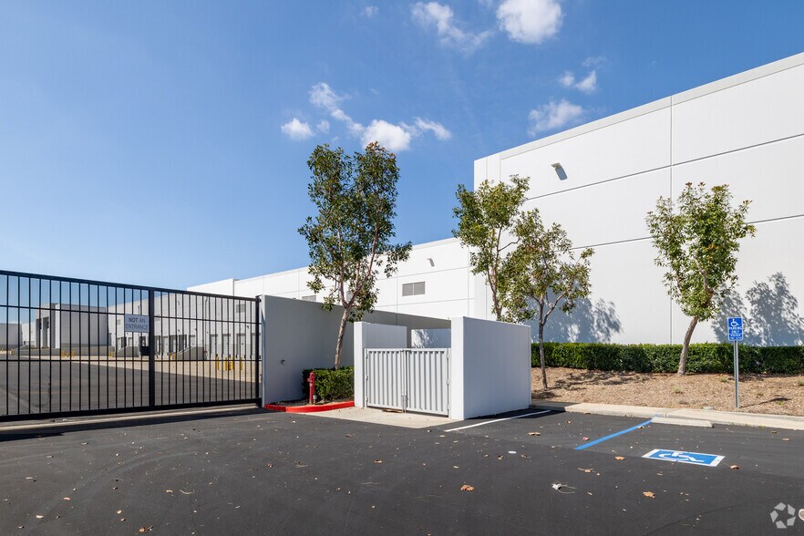 More Photos Of 6335 Sycamore Canyon Blvd, Riverside Warehouse For Lease