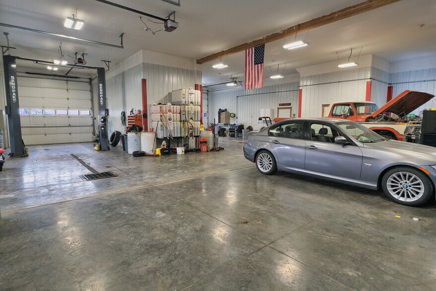 More Photos Of 23 Late September ln, Swan Valley Service For Sale