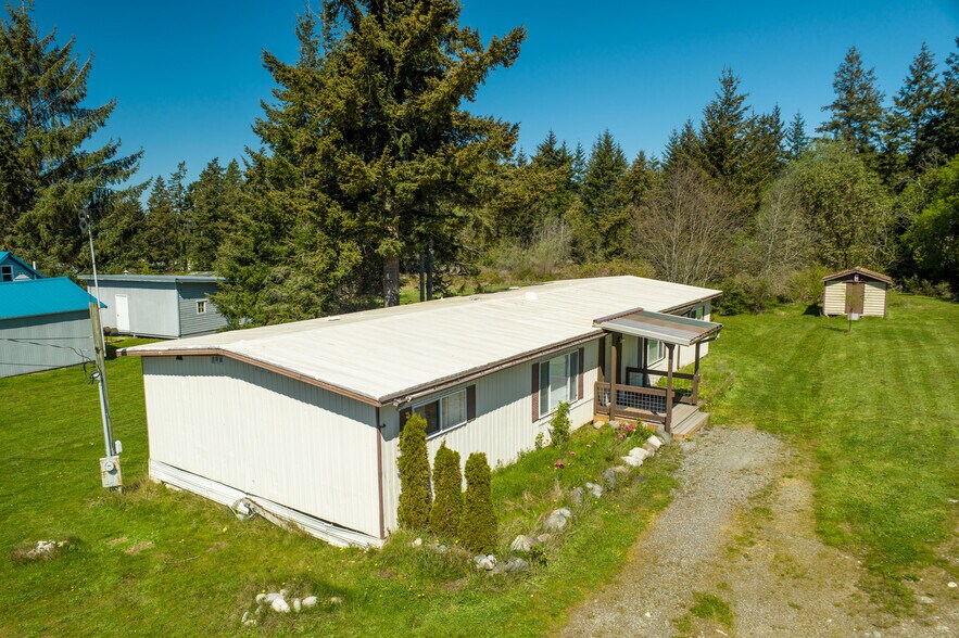 More Photos Of 900 NE 24th Ln, Oak Harbor Service For Sale