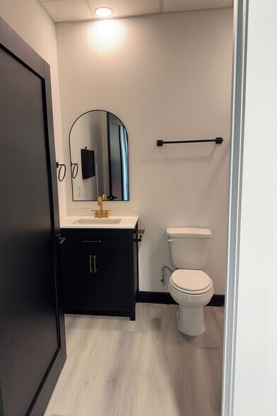More Photos Of 32611 Tamina Rd, Magnolia Showroom For Sale
