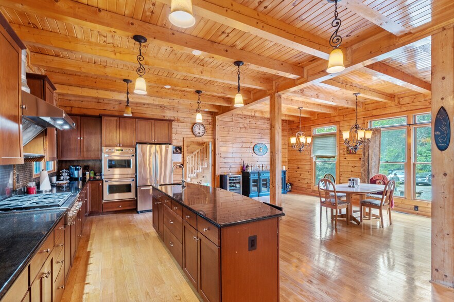 More Photos Of 11501 Popes Head Rd, Fairfax Garden Center For Sale