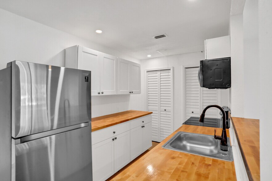 More Photos Of 1830 S Clyde Morris Blvd, Daytona Beach Apartments For Sale