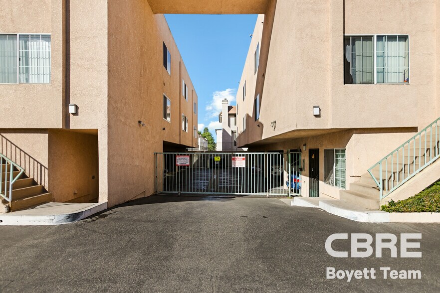 More Photos Of 18621 Saticoy St, Reseda Apartments For Sale