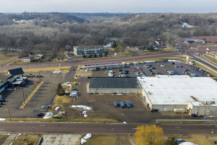 More Photos Of 2025 S Broadway St, New Ulm Freestanding For Lease