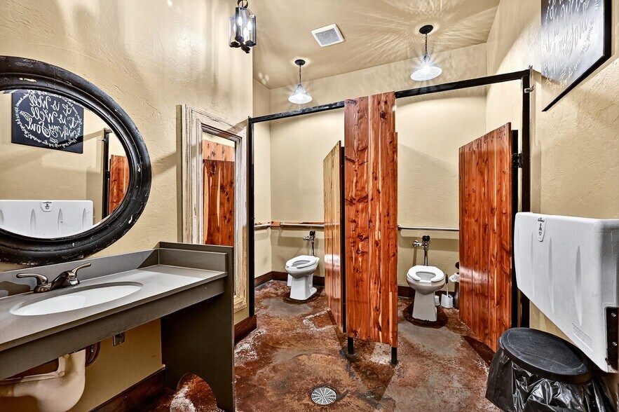 More Photos Of 301 N 1st St, Madill Restaurant For Sale