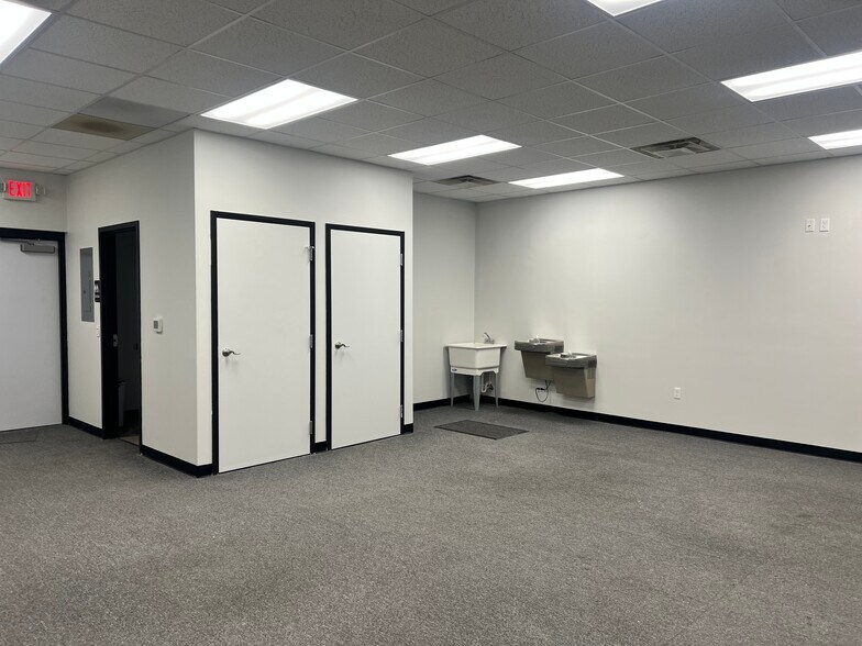 More Photos Of 5020 Beltline Ave NE, Grand Rapids Office Residential For Lease