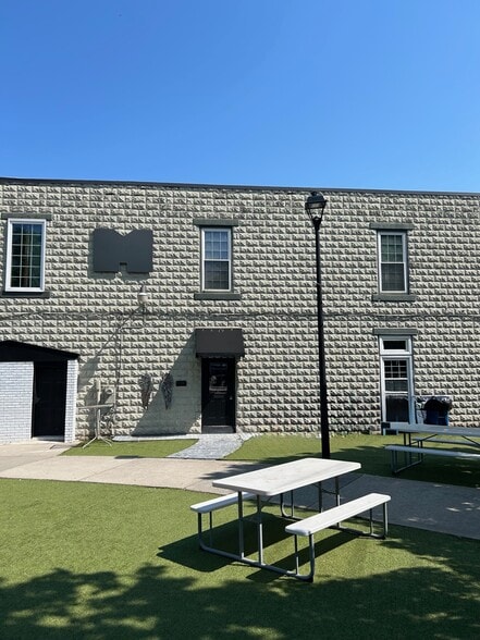 More Photos Of 24-26 Milton Ave, Alpharetta Storefront Retail Office For Lease