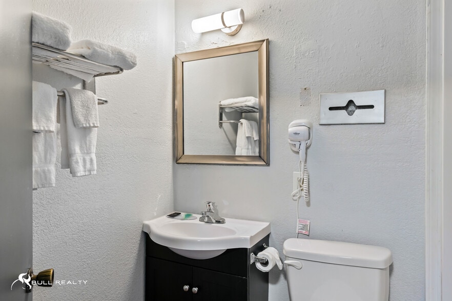 More Photos Of 1535 Montgomery Hwy, Vestavia Hills Hotel For Sale