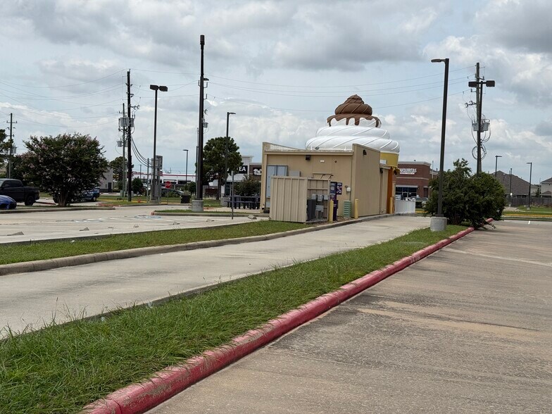 More Photos Of 7018 Fry Rd, Cypress Freestanding For Lease