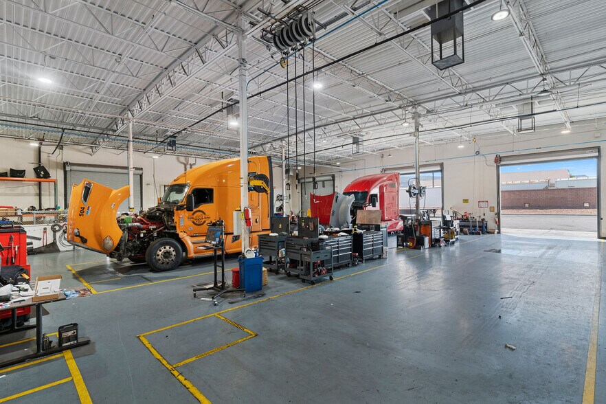 More Photos Of 60 Corporate Park Dr, Henderson Distribution For Lease