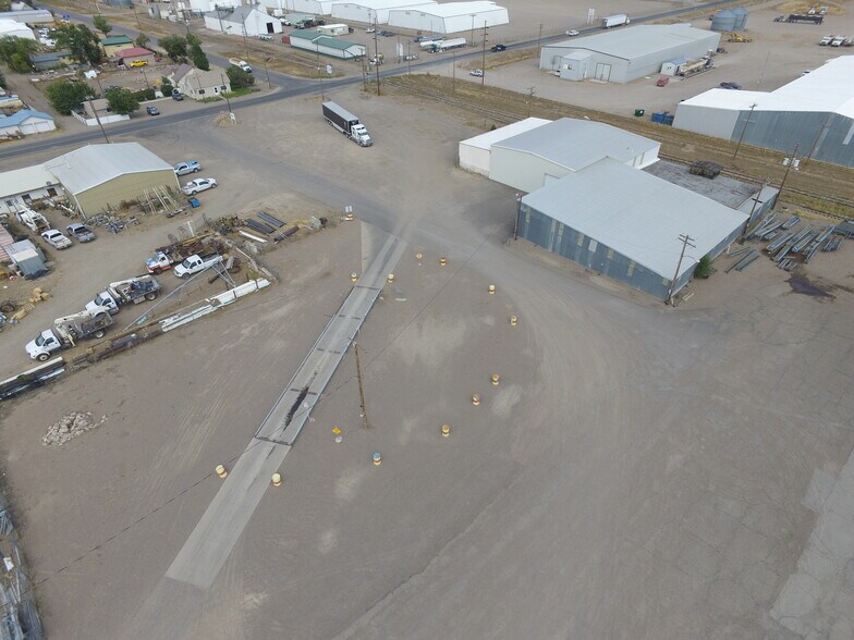 More Photos Of 1016 E State Highway 112, Center Industrial For Sale