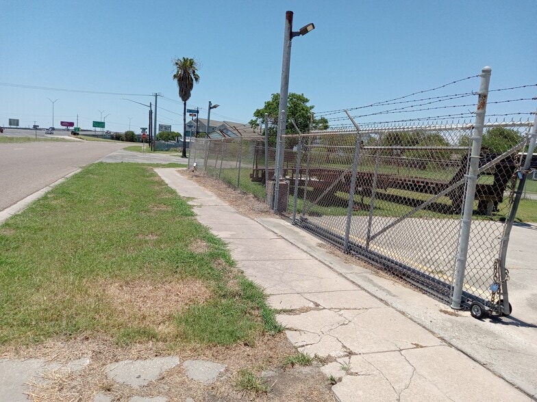 More Photos Of 1110 S Padre Island Dr, Corpus Christi Auto Dealership For Sale