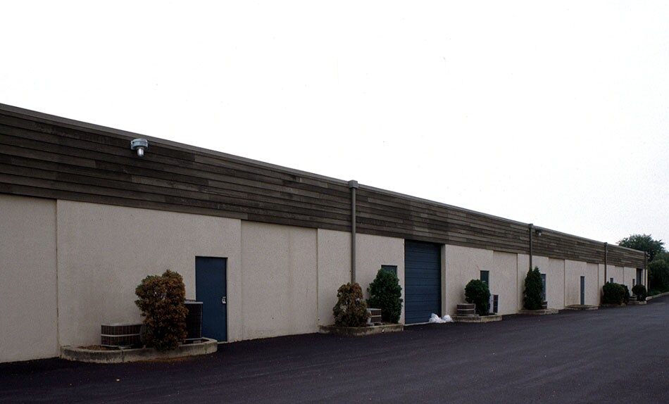 More Photos Of 1861 Charter Ln, Lancaster Office For Lease