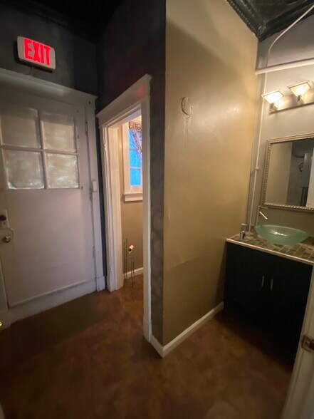 More Photos Of 1900 McCausland Ave, Saint Louis Storefront Retail Office For Lease