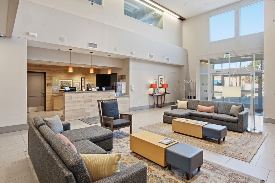 More Photos Of 224 S Mikes Pike, Flagstaff Hotel For Sale