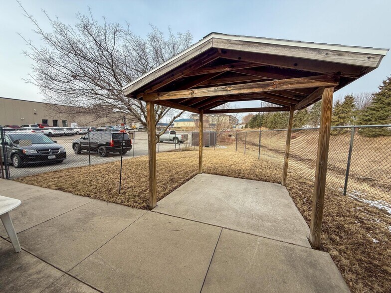 More Photos Of 3139 41st St NW, Rochester Office For Sale