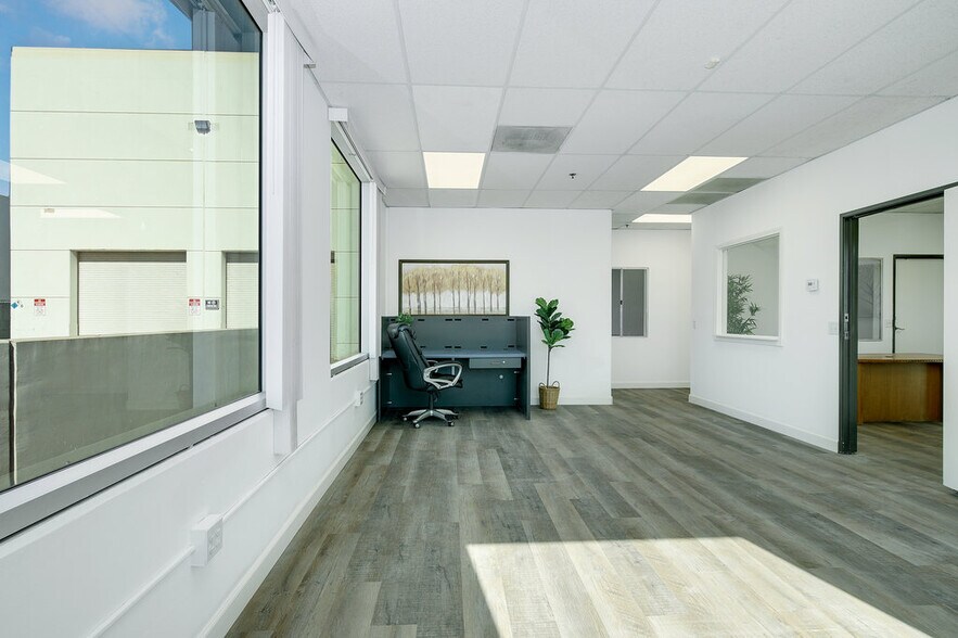 More Photos Of 8594 Siempre Viva Rd, San Diego Manufacturing For Lease