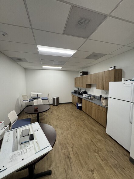 More Photos Of 5051 SW Western Ave, Beaverton Warehouse For Sale