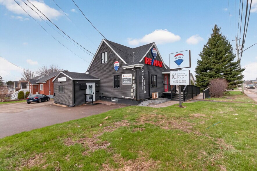 Primary Photo Of 120 Champlain Rue, Dieppe Office For Sale