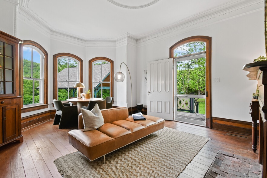 More Photos Of 204 Lawson St, Hot Springs Hotel For Sale