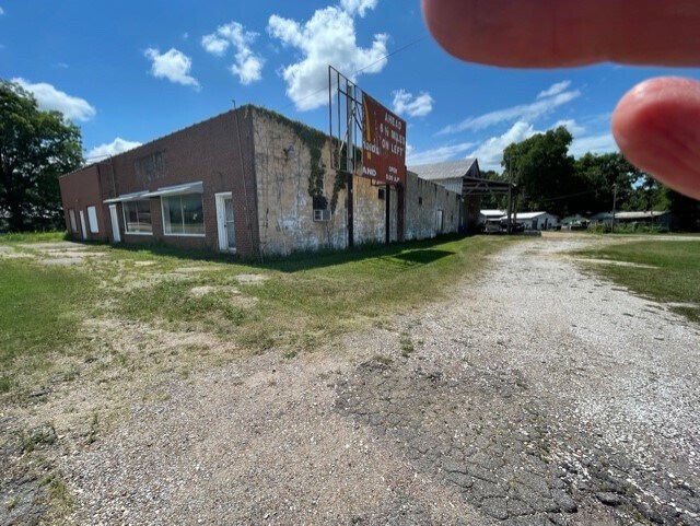 More Photos Of 1510 Pioneer Rd, Henry Auto Repair For Sale