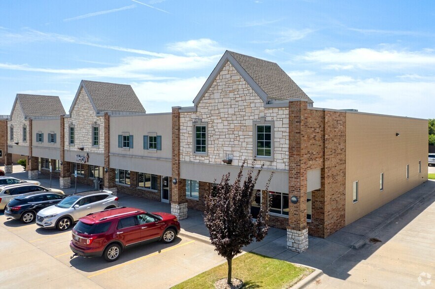 More Photos Of 111 N Post Rd, Oklahoma City General Retail For Lease