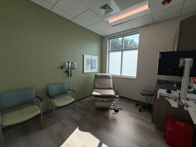 More Photos Of 885 Summit Crossing Pl, Gastonia Office For Sale